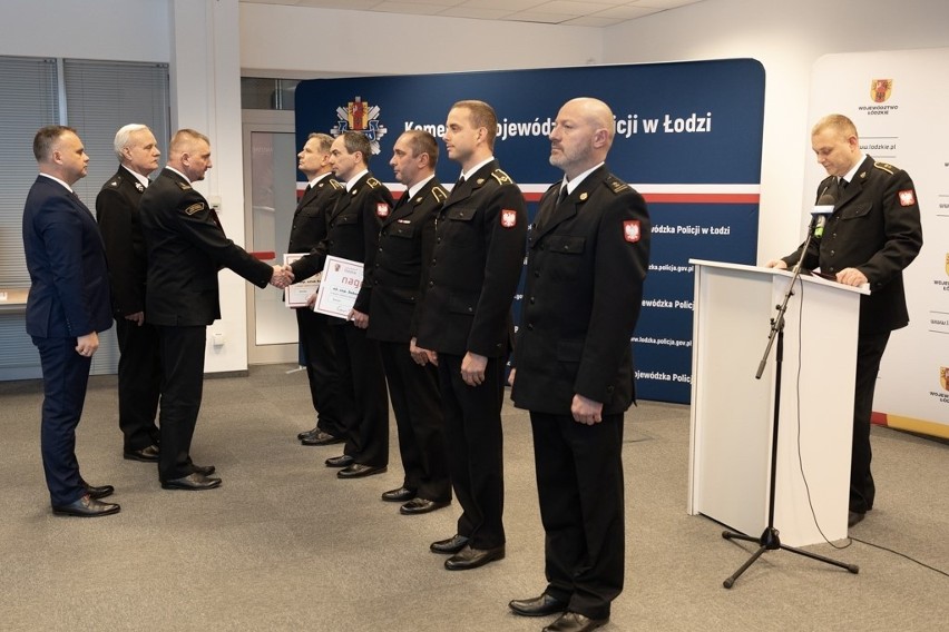 Najlepsi policjanci i strażacy z łódzkiego nagrodzeni