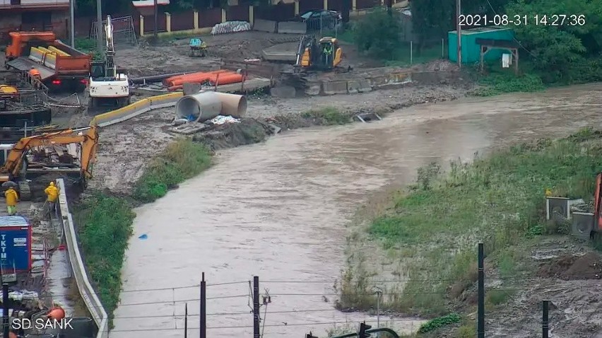 Kraków. Ulewne deszcze spowodowały kolejne utrudnienia na budowie Trasy Łagiewnickiej [ZDJĘCIA]