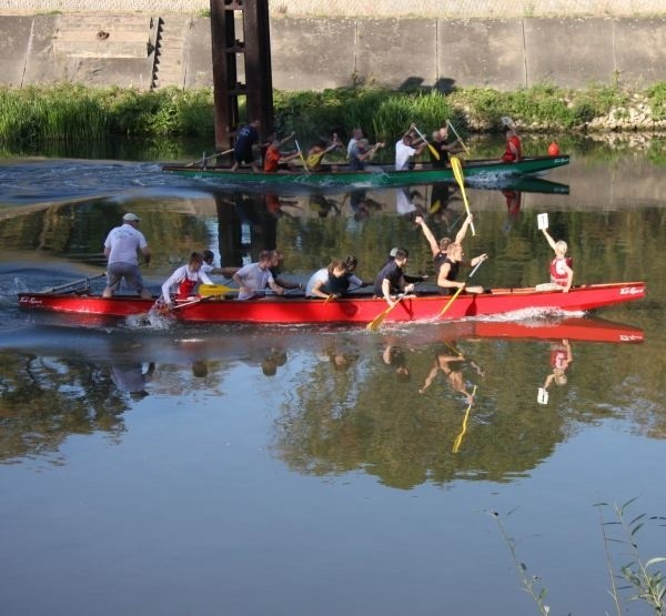 Atrakcją regat był wyścigi smoczych łodzi. Wygrała osada UKS MOS Opole, przed OTK I Opole.