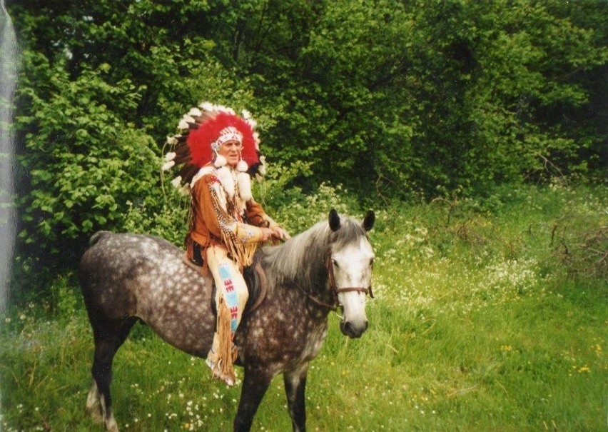 Szydłowiec. Indianin "Długie Pióro" patronem trasy S-7 