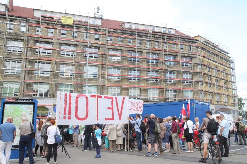 Pikieta pod siedzibą PiS we Wrocławiu