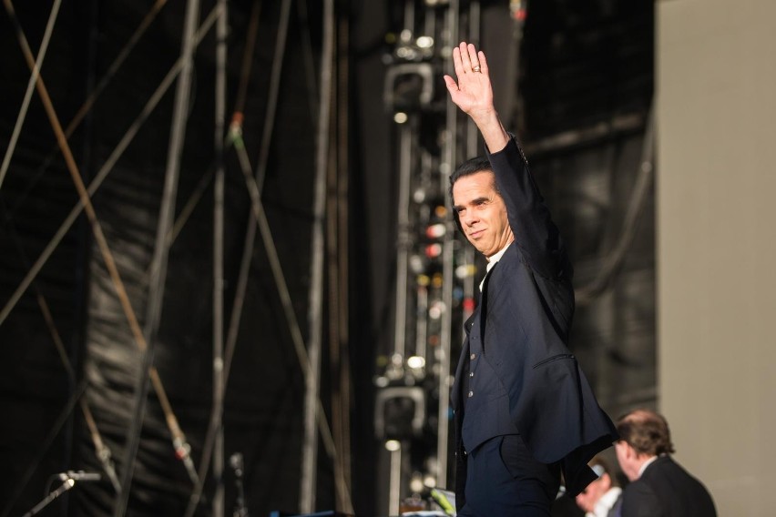 Nick Cave podczas koncertu na Open'er Festivalu w 2018 roku