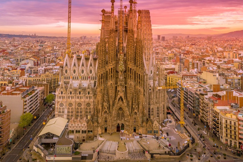 Sagrada Familia, czyli Kościół Świętej Rodziny w Barcelonie,...