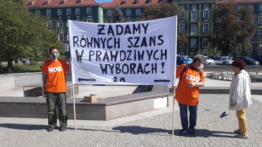 Zakaz zgromadzeń cofnięty i od razu miniprotest w Szczecinie