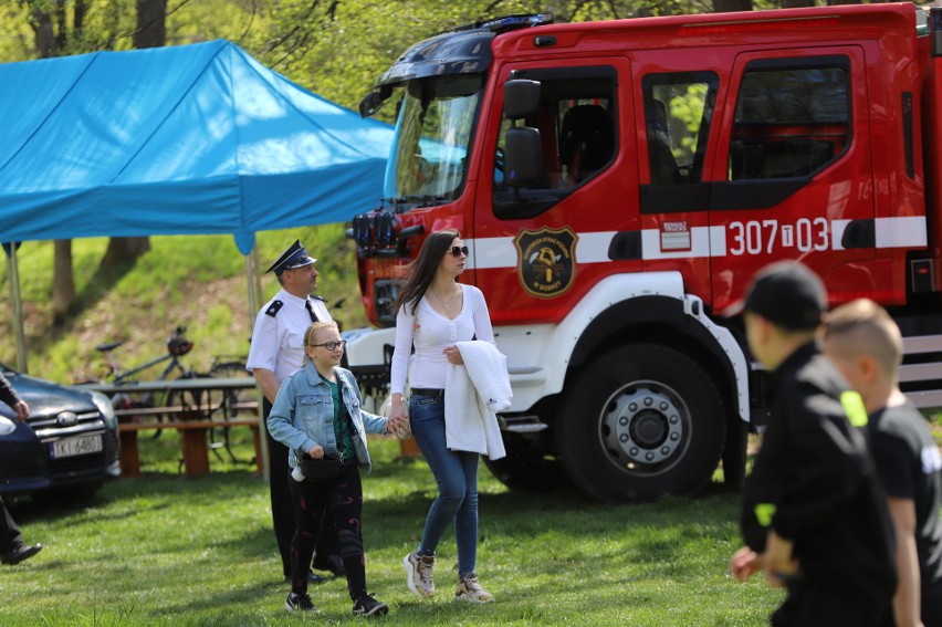 Piknik z okazji dnia strażaka w Bobrzy, w gminie Miedziana Góra. Rewelacyjna pogoda i wiele atrakcji. Zobaczcie zdjęcia