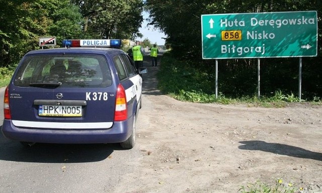 Policyjni technicy w Wólce Tanewskiej zabezpieczyli ślady wypadku.