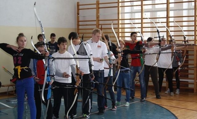 W I Mikołajkowych Zawodach Łuczniczych w Bodzentynie rywalizowało 45 strzelców.