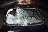 Tragiczny wypadek w Pogórskiej Woli. Na DK 94 samochód śmiertelnie potrącił 52-letnią kobietę