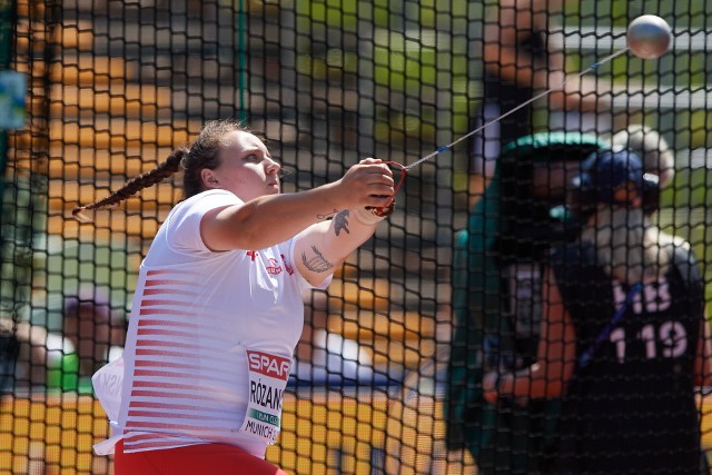Jedna z największych sensacji lekkoatletycznych mistrzostw Europy w Monachium - Ewa Różańska. Polka wywalczyła srebrny medal w konkursie rzutu młotem, dwukrotnie bijąc rekord życiowy.