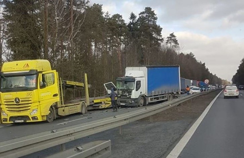 Do groźnych zderzeń doszło na trasie DK1 w Kobiórze. Trasa...