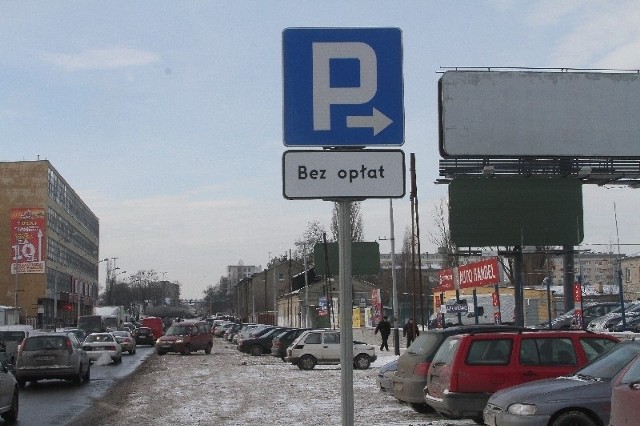 Od poniedziałku kierowcy nie będą musieli płacić m.in. za parking po północnej stronie ul. Wróblewskiego, na odcinku od al. Politechniki do ul. Wólczańskiej.