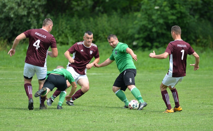 Klasa B Przemyśl. Artmax Pikulice pokonał Czarnych Bolestraszyce 1:0 [ZDJĘCIA]