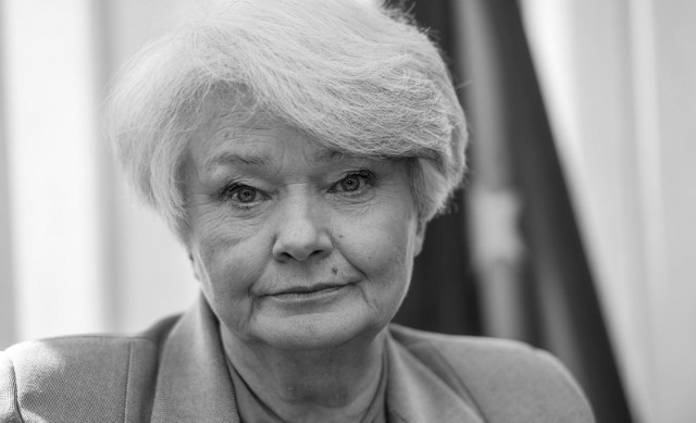 Krystyna Łybacka zmarła w poniedziałek wieczorem w poznańskim szpitalu. Miała 74 lata.