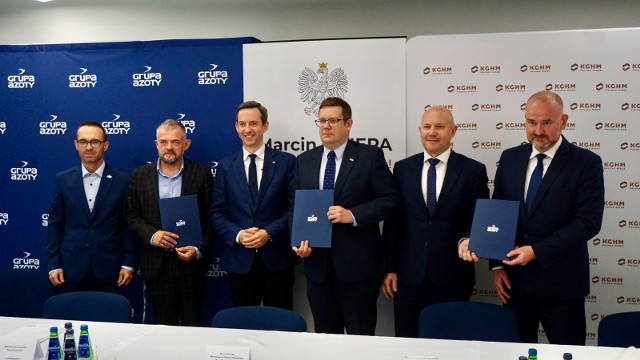 Trzy duże spółki skarbu państwa spotkały się 25 września w Kędzierzynie-Koźlu, aby listem intencyjnym zakończyć wstępne rozmowy w sprawie przywrócenia żeglowności na Odrze i wykorzystania jej do celów transportowych.