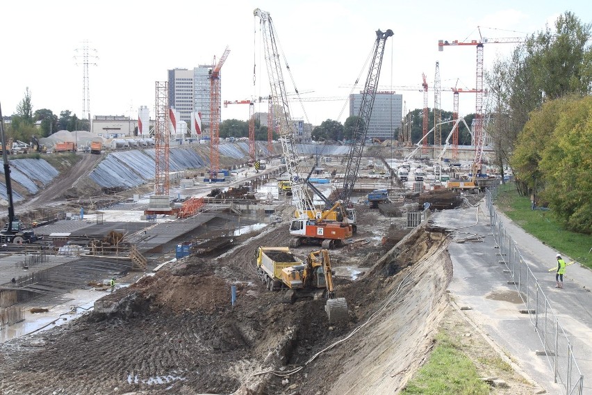 Tunel na Dworzec Fabryczny powstanie nad podziemnym jeziorem [ZDJĘCIA]