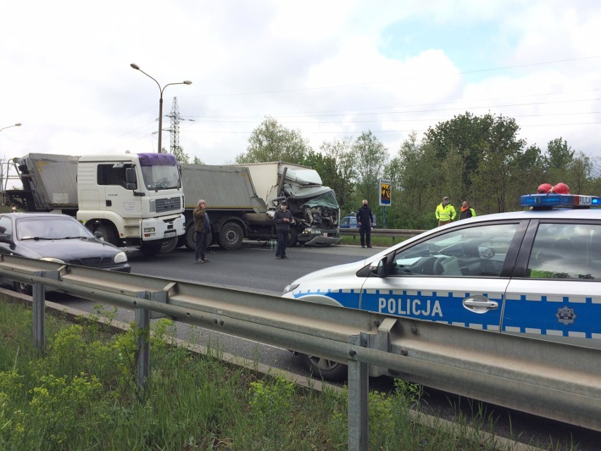 Wypadek na DK86 w Katowicach. Droga w kierunku Sosnowca jest...