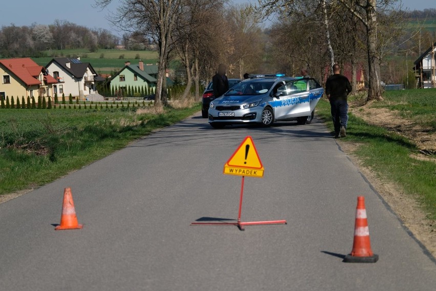 Śmiertelny wypadek na DK12 koło Sulejowa. Zderzenie lawety z tirem