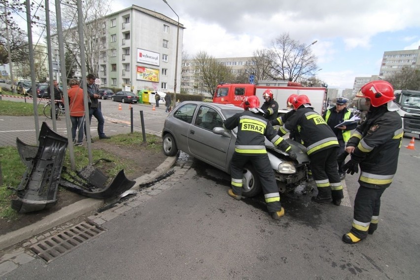 Wrocław: Poważny wypadek obok TGG. Są ranni [ZDJĘCIA]