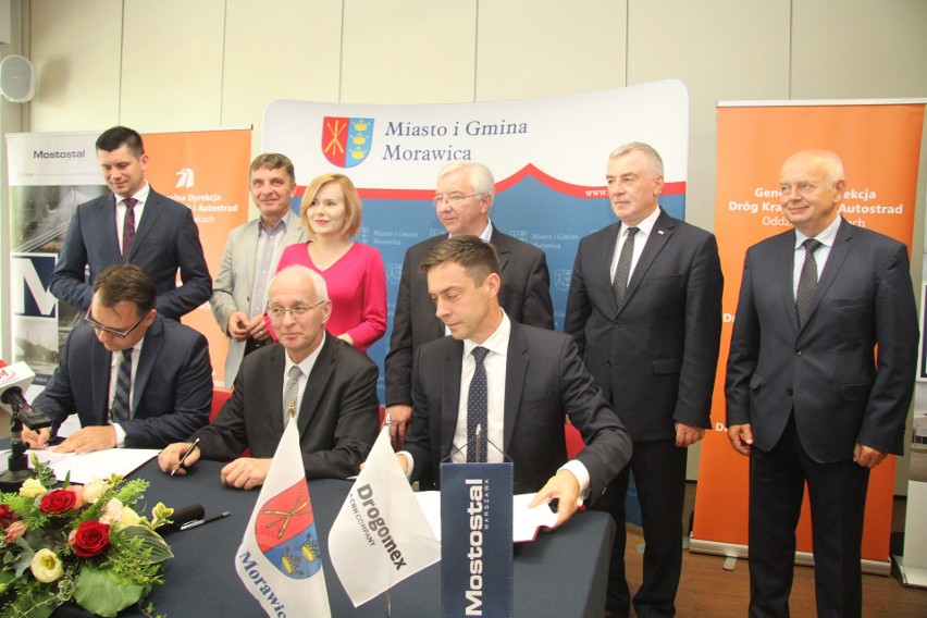 Podpisano umowę na realizację obwodnicy Morawicy. Prace ruszą wiosną 2019 roku