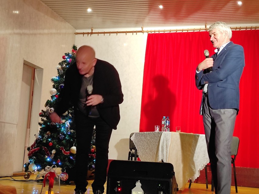 Słynny satyryk Marcin Daniec w Domu Kultury w Kurzelowie rozbawił publiczność do łez (ZDJĘCIA, WIDEO)