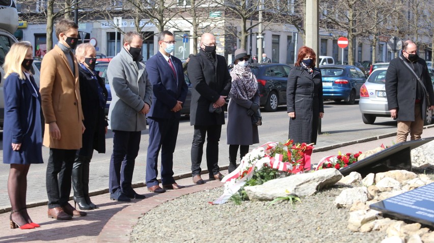 Sosnowiec. Odsłonięto tablice smoleńskie. Znajdziemy na nich nazwiska osób, które zginęły w tragicznej katastrofie lotniczej pod Smoleńskiem