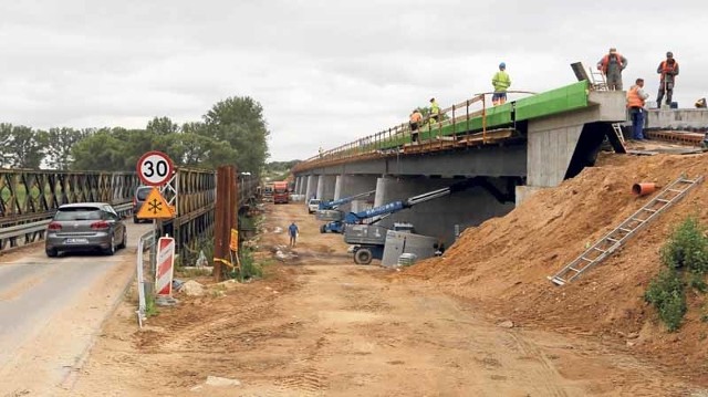 Od dzisiaj do 27 lipca most w Bokinach będzie całkowicie zamknięty dla ruchu. Objazd będzie prowadził przez: Turośń Dolną&#8211;Łapy&#8211;Roszki Wodźki.