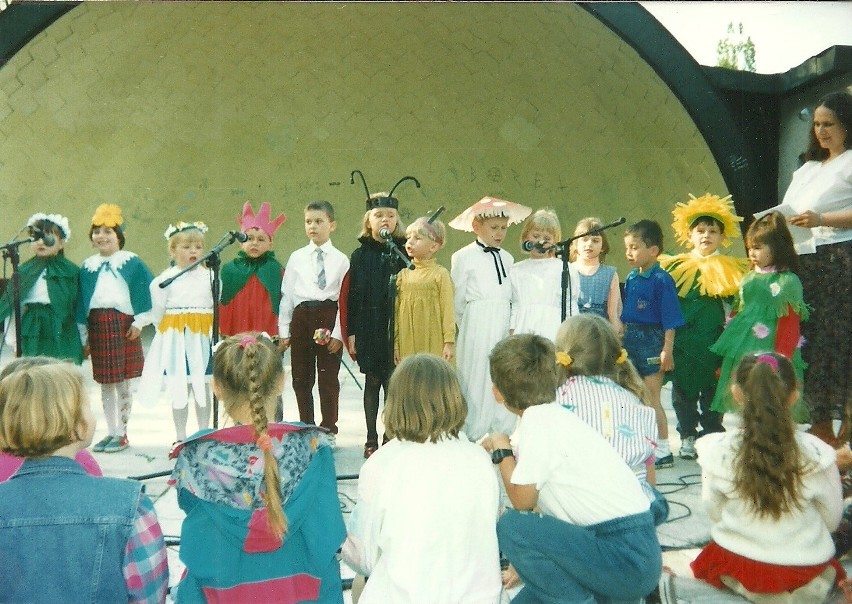 Tak dawniej bawiono się i świętowano w Pińczowie. Zobaczcie niesamowite fotografie z 1997 roku. Poznajecie siebie lub bliskich? ZDJĘCIA