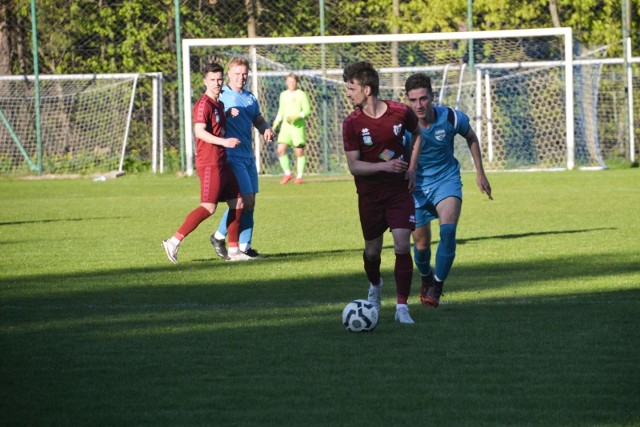 Ruch (bordowe stroje) zagra na wyjeździe z KS Wasilków