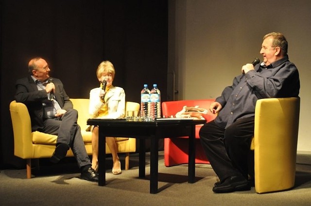 Krzysztof Kowalewski, Maria Czybaszek i Michał Ogórek w poniedziałkowy wieczór wystapili w koneckim domu kultury