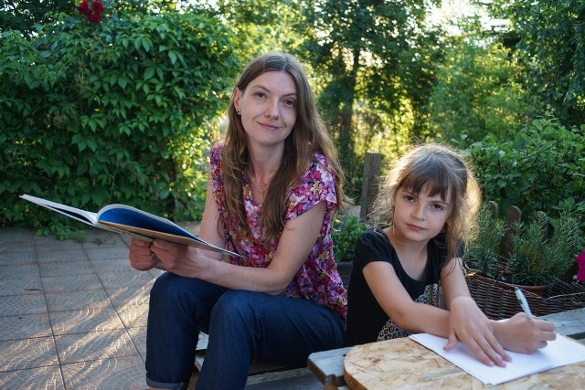 Jolanta Adamska cieszy się, że mogła zdecydować o tym, czy posłać swoją sześcioletnią córkę Ninę do szkoły czy pozostawić ją na kolejny rok w zerówce. W zasadzie decyzję podjęła Nina - dziewczynka wolała przedszkole