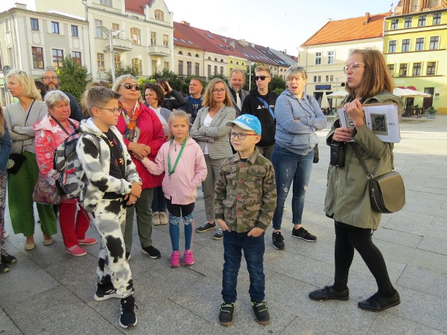 Spacer ulicami Brodnicy organizowany w ramach Europejskich Dni Dziedzictwa zainteresował osoby w różnym wieku