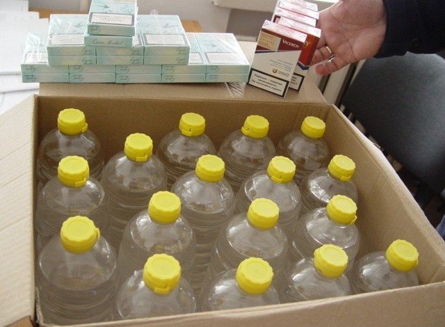 58-latek zatrzymany w Kolnie w plastikowych butelkach przewoził 17 litrów alkoholu bez akcyzy