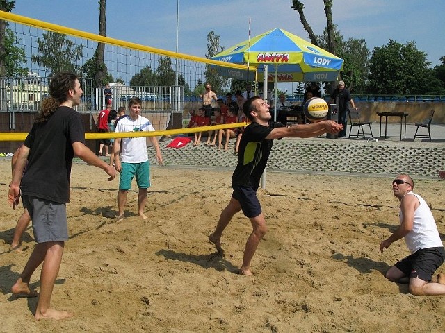 Na boiskach w Miejskim Ośrodku Sportu w Żninie odbył się II Turniej Jednostek OSP gminy Żnin w piłce siatkowej.