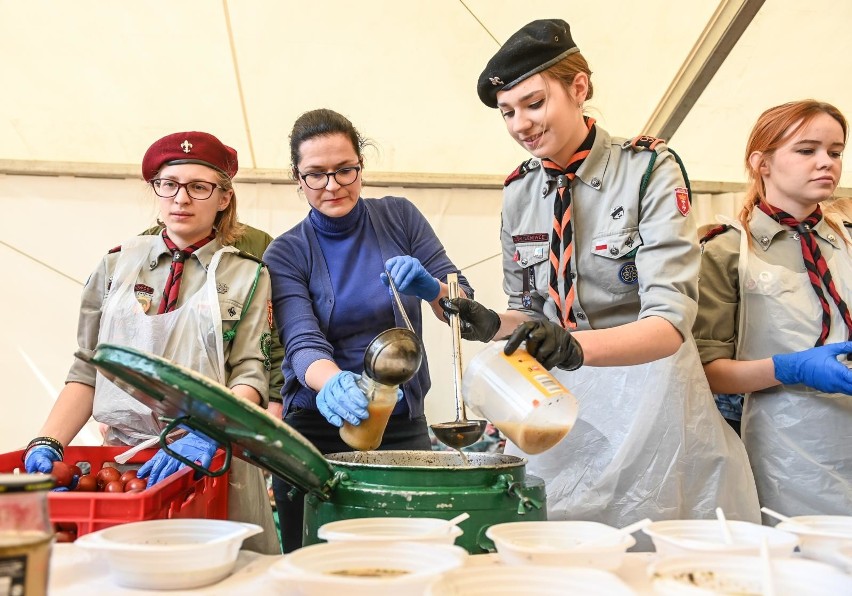 Gdańskie śniadanie wielkanocne dla ubogich i bezdomnych na...