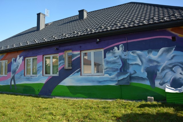 W Słomnikach najpierw powstał anielski mural, a potem zorganizowano warsztaty graffiti dla dzieci i młodzieży
