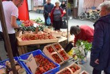 Takie ceny warzyw i owoców na bazarach w Końskich. Za truskawki musimy zapłacić coraz mniej