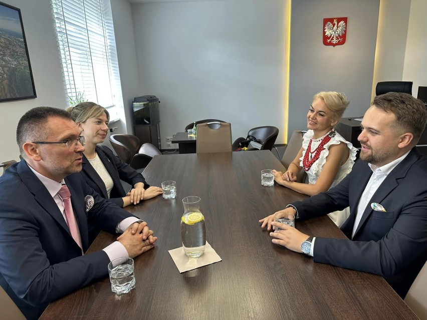 Konsul Generalny Ukrainy, Wiaczesław Wojnarowskyj odwiedził Starachowice. Dziękował za wsparcie dla swoich rodaków. Zobacz zdjęcia
