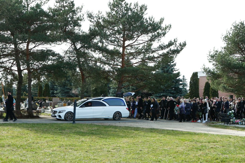 Tak wyglądał pogrzeb Tomasza Komendy. Na wrocławskim cmentarzu zjawiły się tłumy
