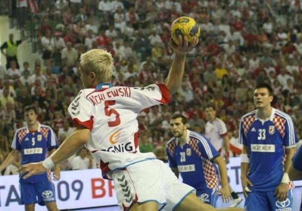 Horror na meczu Polska - Chorwacja. Karol Bielecki ma rozerwaną powiekę (wideo, zdjęcia)