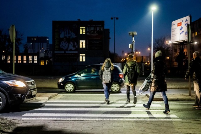 W Bydgoszczy w trzecim etapie zostanie doświetlonych 15 przejść dla pieszych.