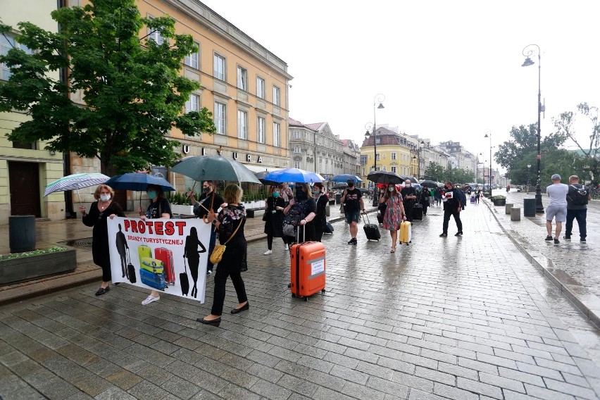 Protest pracowników branży turystycznej w Warszawie.