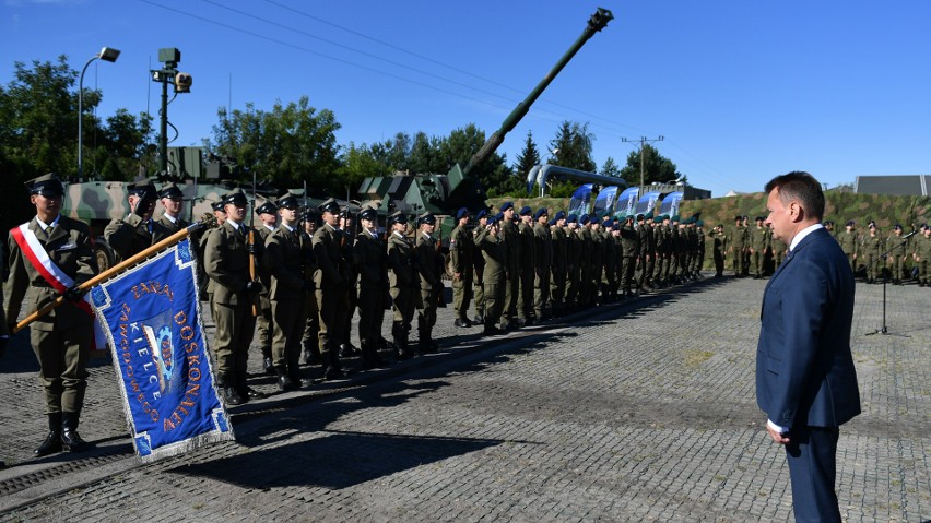 Inauguracja roku szkolnego uczniów klas mundurowych w Targach Kielce. Ważne słowa wicepremiera Mariusza Błaszczaka. Zobaczcie zdjęcia