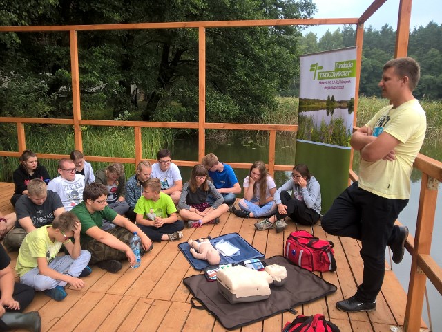 Fundacja „Drogowskazy” organizuje szkolenia z udzielania pierwszej pomocy przedmedycznej dla dzieci z gminy