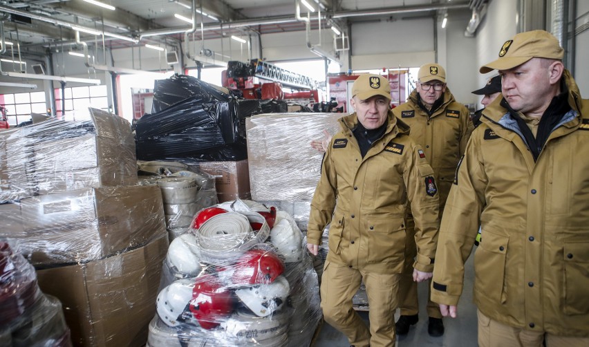 Strażacy wysyłają specjalistyczny sprzęt do kolegów po fachu z Ukrainy [ZDJĘCIA]