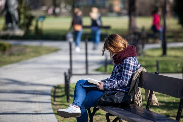 28.03.2017 bydgoszcz miasto ludzie wiosna odpoczynek pogoda slonce park fot. filip kowalkowski/polska press