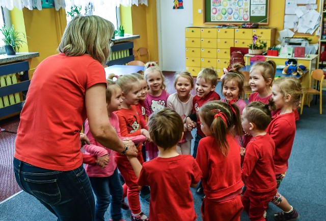 Nauczyciele przedszkoli obawiają się, że będą musieli pracować przez całe wakacje