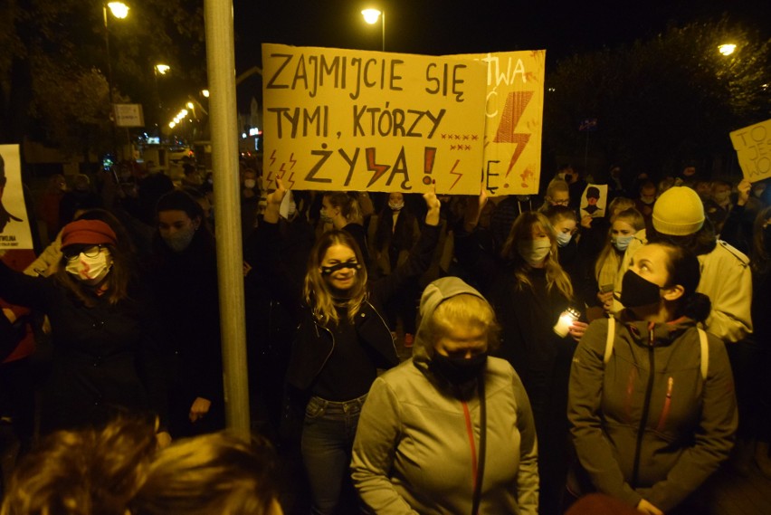 Strajk kobiet w Żorach. Protestujący wyszli na ulice miasta
