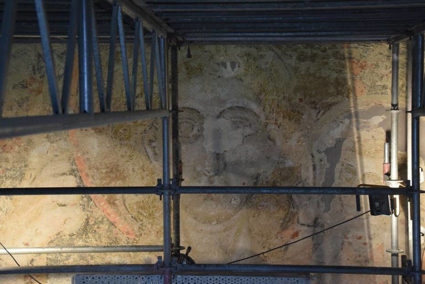Malowidło prawdopodobnie przedstawia św. Krzysztofa.