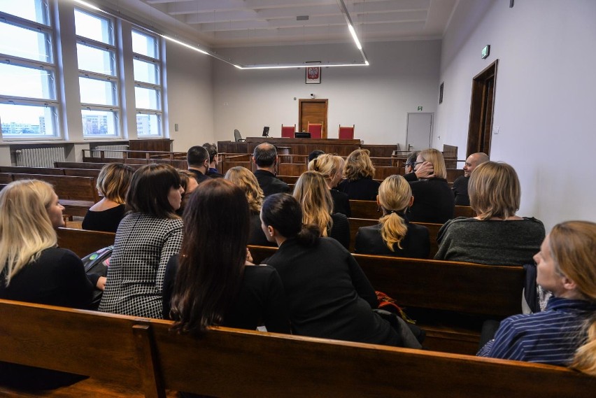 Wiceminister sprawiedliwości Łukasz Piebiak pojawił się w Gdyni by przedstawić prezes sądu. Sędziowie zaprotestowali... milcząc