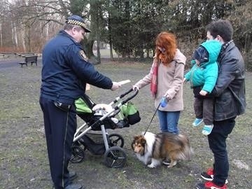 Wrocław: Straż miejska rusza na wojnę z psimi odchodami (ZDJĘCIA)